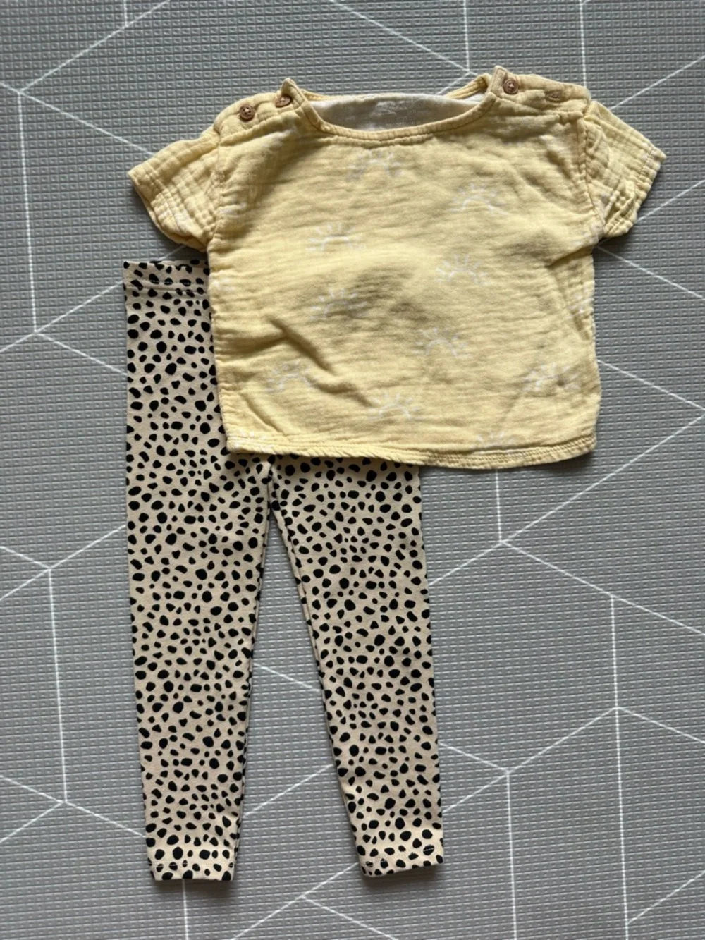 Easy Peasy|Baby girl/toddler set,tan Leopard Print Leggings & gauzy yellow top•